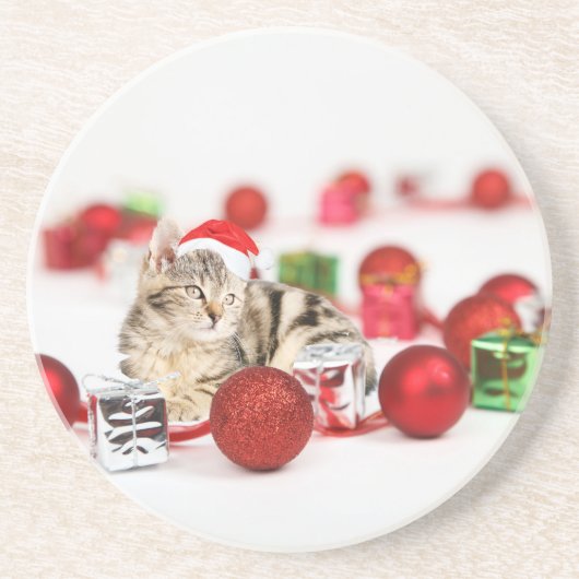 赤いサンタ帽をかぶった猫のクリスマスオーナメント コースター (正面)