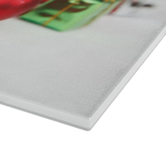 赤いサンタ帽子のクリスマスオーナメントを着た猫 カッティングボード (角)