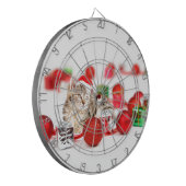 赤いサンタ帽子のクリスマスオーナメントを着た猫 ダーツボード (正面左)