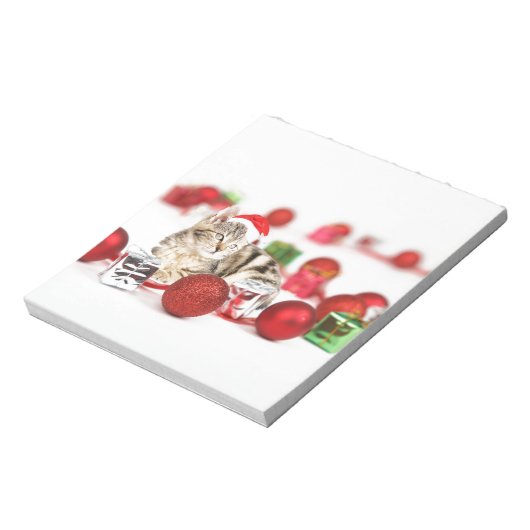 赤いサンタ帽子のクリスマスオーナメントを着た猫 ノートパッド (回転)