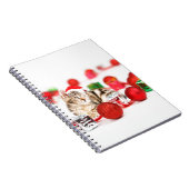 赤いサンタ帽子のクリスマスオーナメントを着た猫 ノートブック (右側)