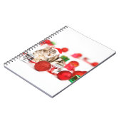 赤いサンタ帽子のクリスマスオーナメントを着た猫 ノートブック (左側)