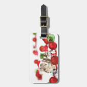 赤いサンタ帽子のクリスマスオーナメントを着た猫 ラゲッジタグ (正面縦)