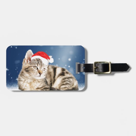 赤いサンタ帽子をかぶったクリスマススノーのかわいい猫 ラゲッジタグ (正面横)