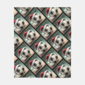 赤いサンタ帽子付きサッカーボール フリースブランケット (正面)