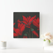 赤いシクラメンが黒い背景に咲く スクエア壁時計 (ホーム)