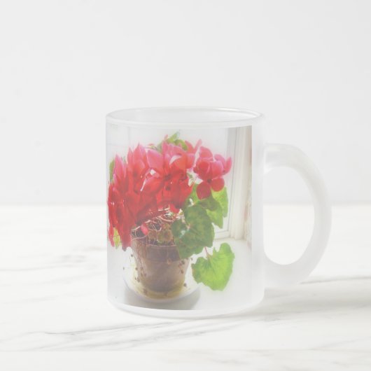 赤いシクラメンの花 フロストグラスマグカップ (右)