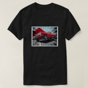 赤いシボレー・インパラのロウライダーのクラシックのワイシャツ Tシャツ