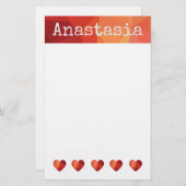 赤いジオメトリックハートとパーソナライズされた名前 便箋 (正面/裏面)