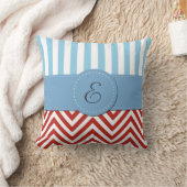 赤いジグザグ、山形、青いストライプ、モノグラム クッション (ブランケット)