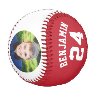 赤いジャージーの番号と写真 野球ボール