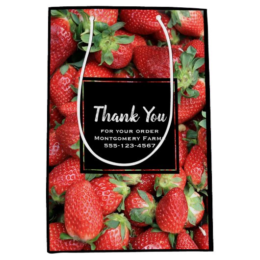赤いジューシーなイチゴの写真を使ったビジネスサンキューカード ミディアムペーパーバッグ (正面)