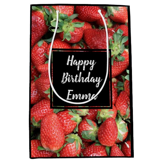 赤いジューシーなイチゴの誕生日 ミディアムペーパーバッグ (正面)