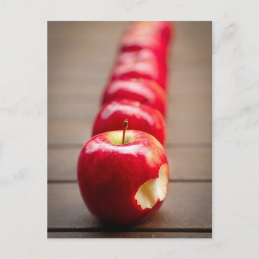 赤いジューシーなリンゴのはがき ポストカード (正面)