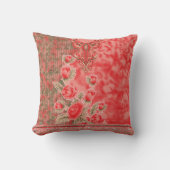 赤いスカーフに花が付いている クッション (正面)