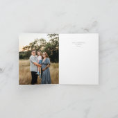 赤いスカーフを巻いた聖降誕祭のお祭り騒ぎ シーズンカード (内部)