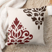 赤いスクロールダマスク織の芸術I及びクリームのブラウン クッション (ブランケット)