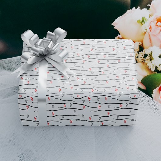 赤いスタイリッシュグレーのハートとストライプのパターン ラッピングペーパー