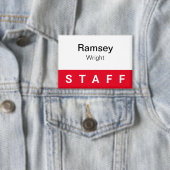 赤いスタッフピンバックバッジボタン3.5インチネームタグ 缶バッジ (インサイチュ)