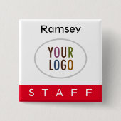 赤いスタッフピンバック名バッジスクエアロゴボタン 缶バッジ (正面)