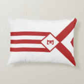 赤いストライプとシボロンとモノグラム付きホワイト アクセントクッション (裏面)