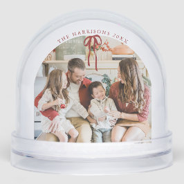 赤いストライプの写真の雪の地球の休日の装飾