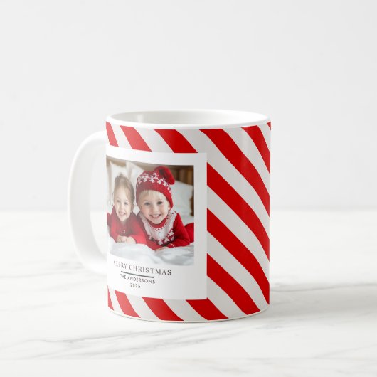 「赤いストライプクリスマスと名前の写真 コーヒーマグカップ (正面左)