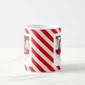 「赤いストライプクリスマスと名前の写真 コーヒーマグカップ (中央)