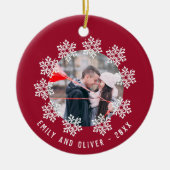 赤いスノーフレークのフレームカップル記念の写真 セラミックオーナメント (正面)