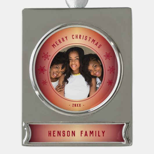 赤いスノーフレーク金属ファミリーフォトクリスマス シルバープレートバナーオーナメント (正面)