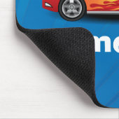 赤いスポーツカーの炎と明るい青キッズボーイズ マウスパッド (コーナー)