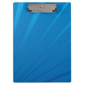 赤いスポーツ・カーが付いている明るい青は子供の男の子を炎にあてます クリップボード (正面)