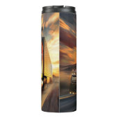 赤いセミトラックの燃えるような夕日 タンブラー (裏面)