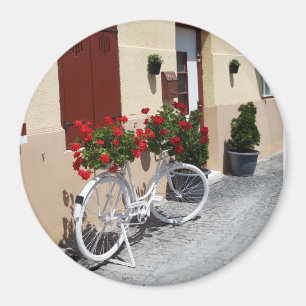 赤いゼラニウムの花でいっぱいの自転車 マグネット