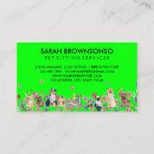 赤いソファで可愛らしい動物の緑の背景 名刺 (裏面)