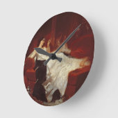 赤いソファに座っている女性 ラウンド壁時計 (傾斜)