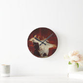 赤いソファに座っている女性 ラウンド壁時計 (ホーム)