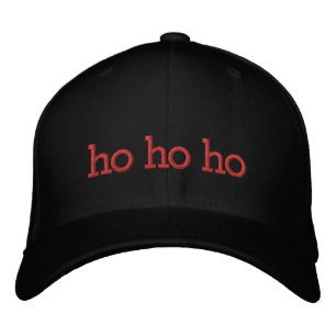 赤いタイポグラフィで「ho ho ho」 刺繍入りキャップ