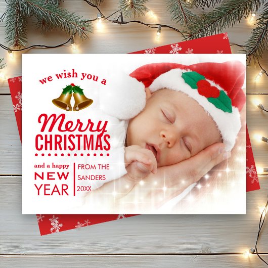 赤いタイポグラフィオーバーレイ 赤ちゃんの最初のクリスマス 写真 シーズンカード