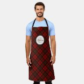 赤いタータンチェッククリスマスプレド冬のパターンモノグラム エプロン (着用した状態)