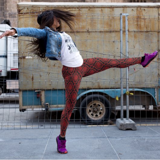 赤いダマスクの黒 レギンス