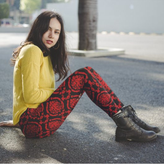 赤いダマスクの黒 レギンス