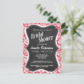 赤いダマスク織パターン; ヴィンテージの黒板 インビテーションポストカード (スタンド正面)