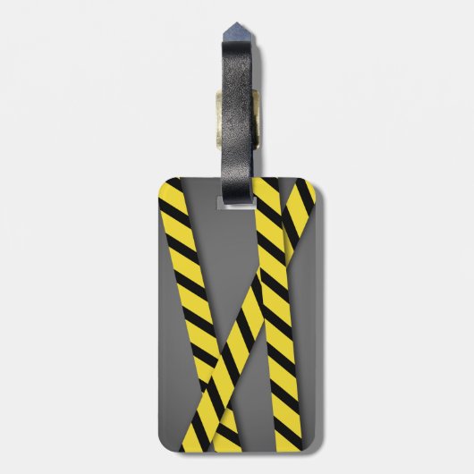 赤いダンプトラックの建築のかわいい建築者の男の子 ラゲッジタグ (裏面縦)