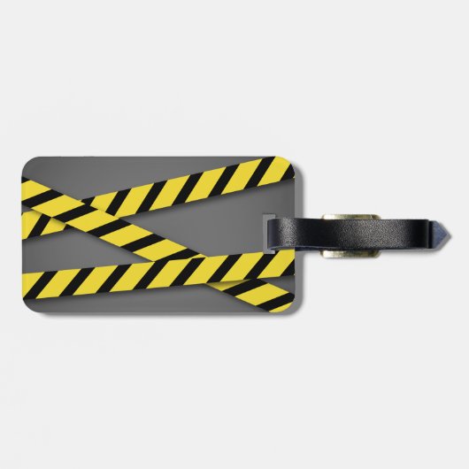 赤いダンプトラックの建築のかわいい建築者の男の子 ラゲッジタグ (裏面横)