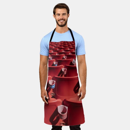 赤いチェアロット エプロン (着用した状態)