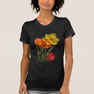 赤いチューリップと黄色い水仙の花 Tシャツ