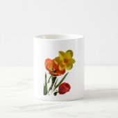 赤いチューリップと黄色い紅葉花 コーヒーマグカップ (中央)