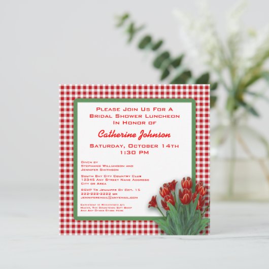 赤いチューリップのギンガムによって点検されるブライダルシャワーの昼食会 招待状 (スタンド正面)