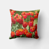 赤いチューリップの大きな畑 クッション (裏面)